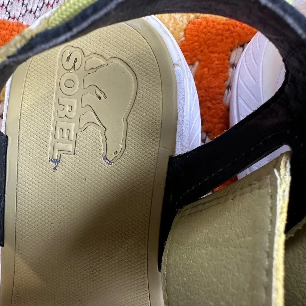 Sorel women’s Sandals in Black and Olive - Picture 7 of 9